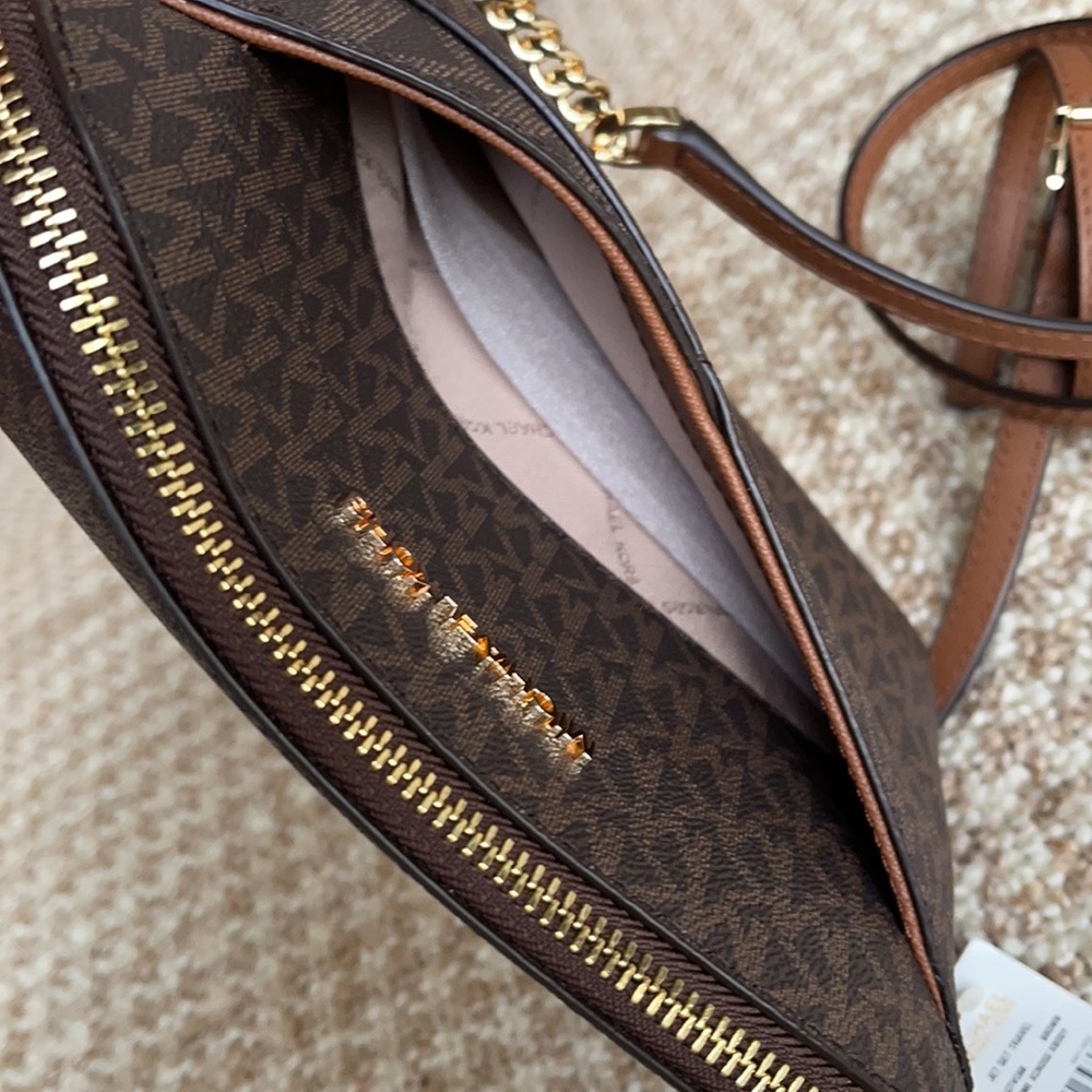 Michael Kors Jet Set Travel Medium Dome Crossbody - Picture 13 of 16